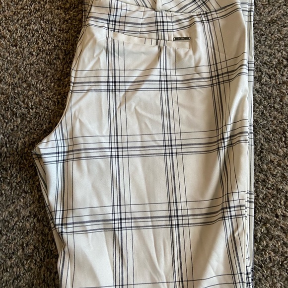 Dress pants - Picture 2 of 3